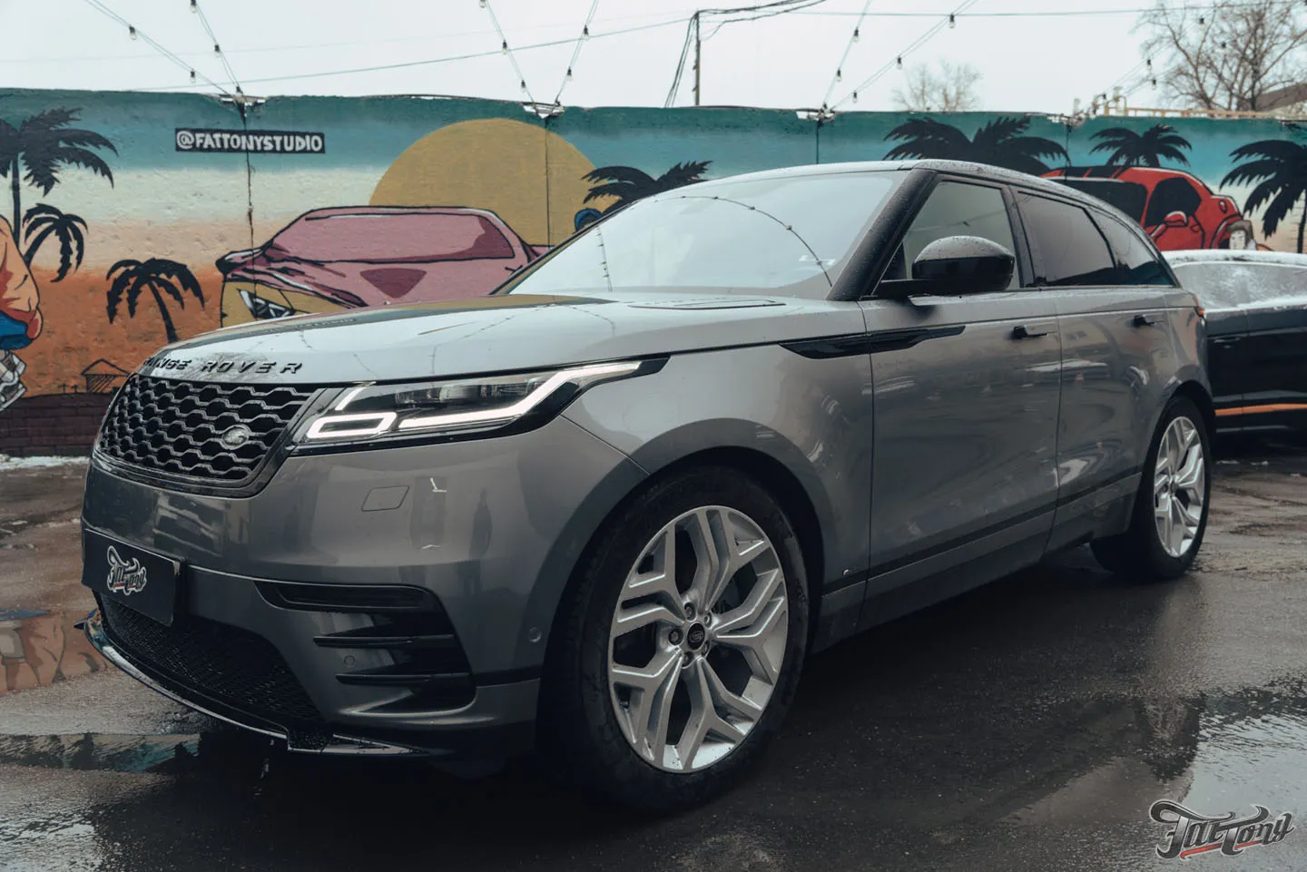 Окрас дисков, суппортов и насадок выхлопа на Range Rover Velar